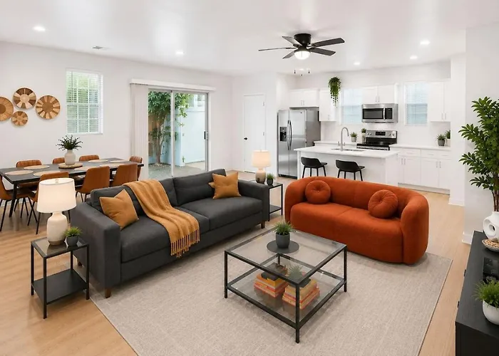 Modern 3br Getaway Near Downtown Hotspots *
