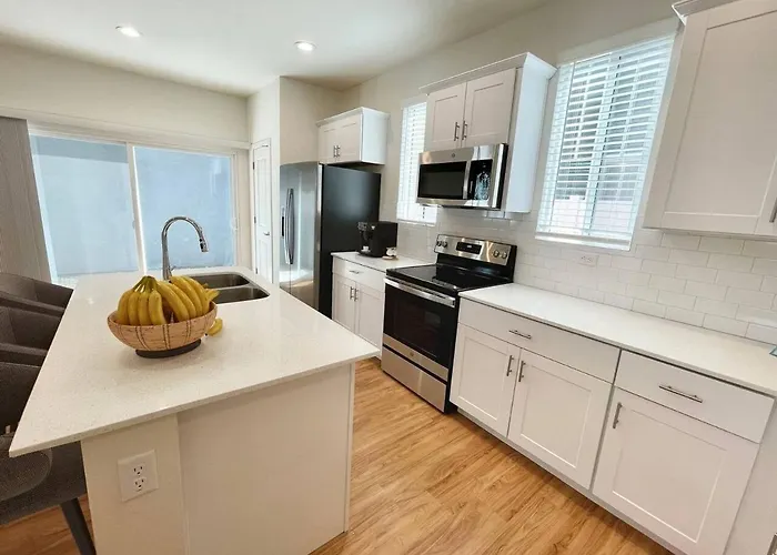 Modern 3br Getaway Near Downtown Hotspots Apartment Phoenix