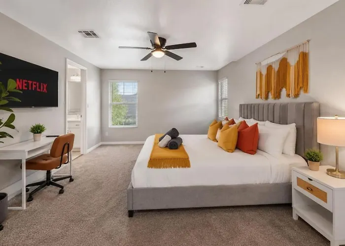 Modern 3br Getaway Near Downtown Hotspots Apartment Phoenix