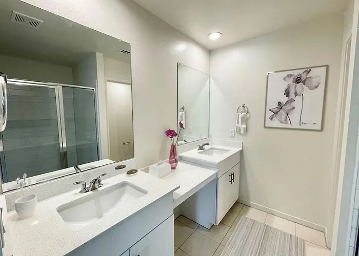 Apartment Modern 3br Getaway Near Downtown Hotspots *