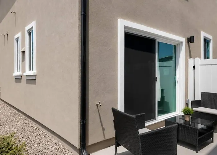 Modern 3br Getaway Near Downtown Hotspots Apartment Phoenix